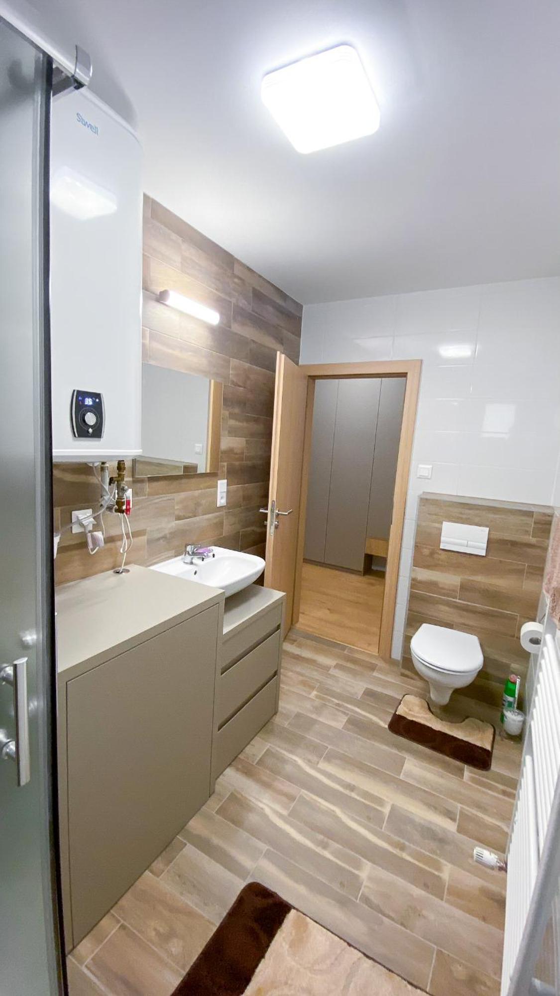 Riverfront Apartment Bešeňová Esterno foto